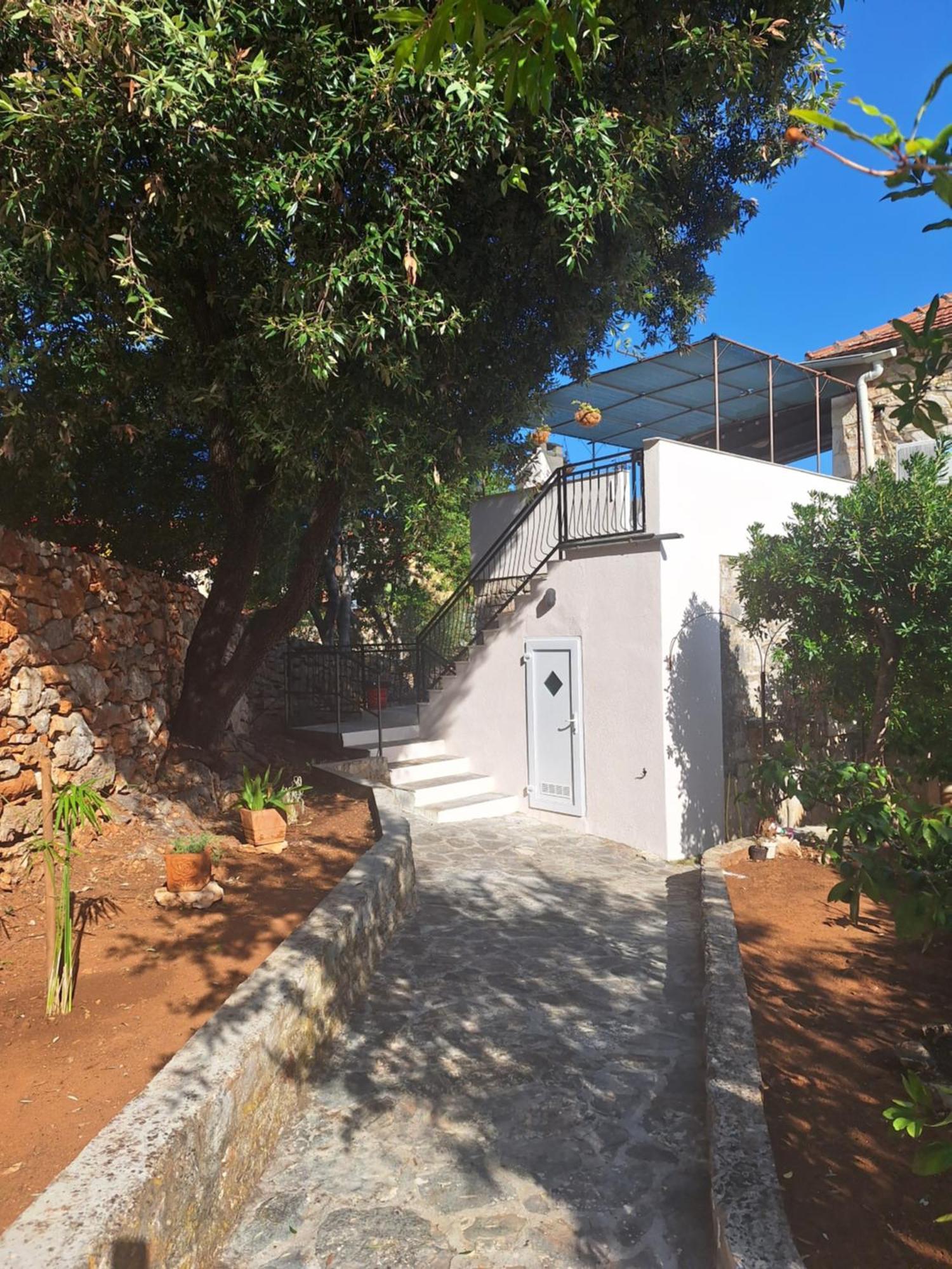 Two-Bedroom Apartment With Sea View,Big Terrase And Garden Stari Grad  Exteriör bild