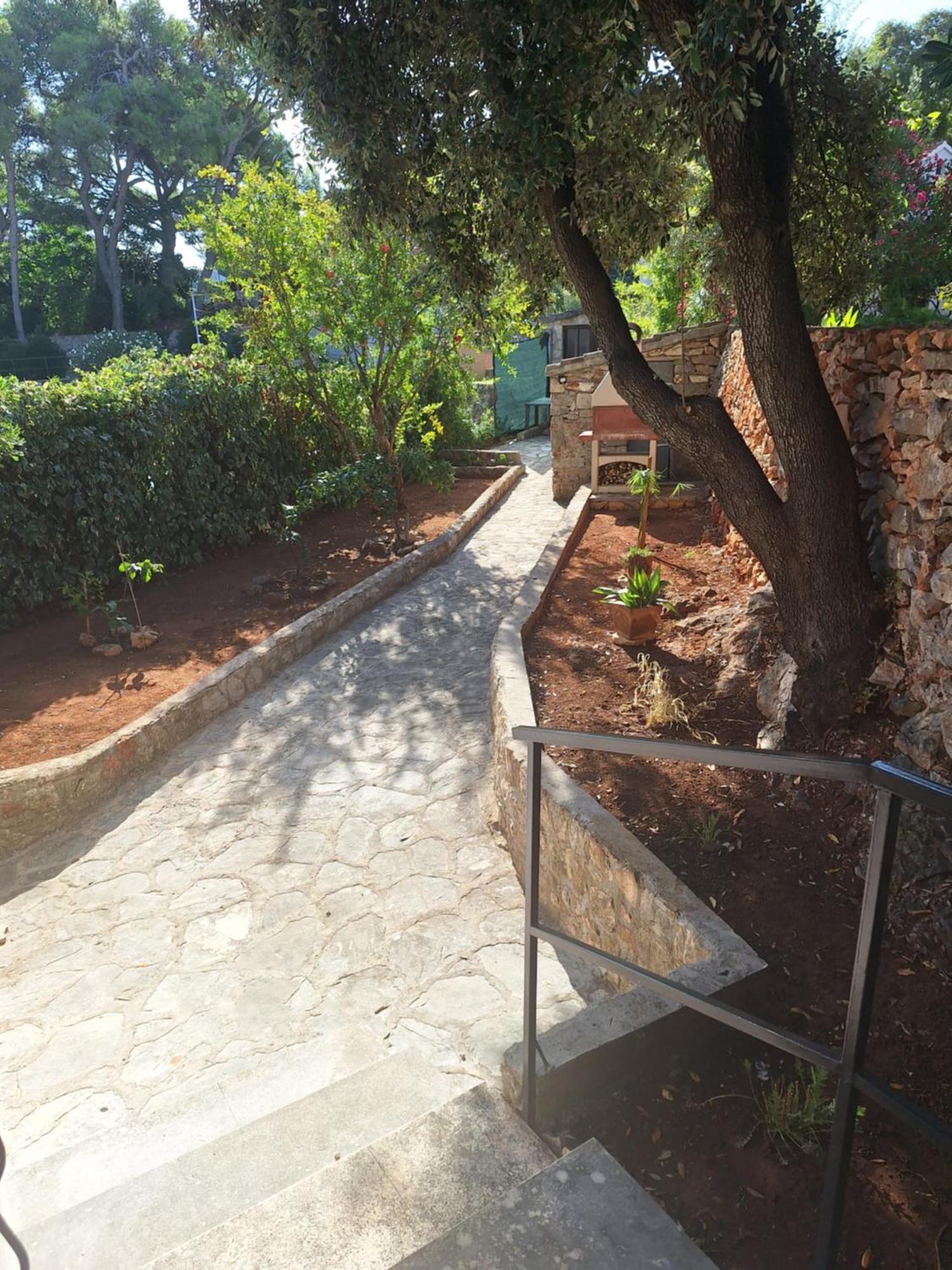 Two-Bedroom Apartment With Sea View,Big Terrase And Garden Stari Grad  Exteriör bild