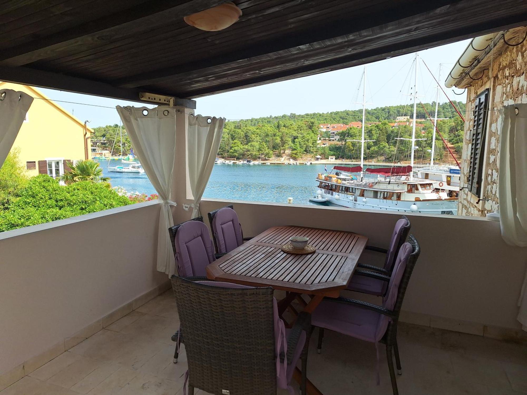 Two-Bedroom Apartment With Sea View,Big Terrase And Garden Stari Grad  Exteriör bild