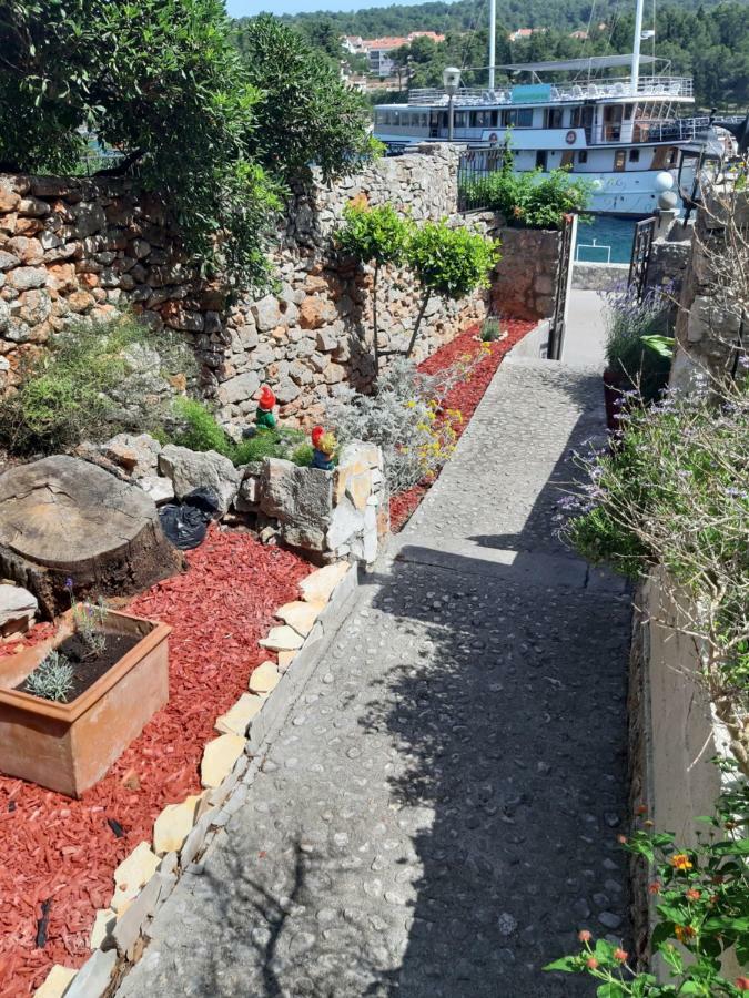 Two-Bedroom Apartment With Sea View,Big Terrase And Garden Stari Grad  Exteriör bild